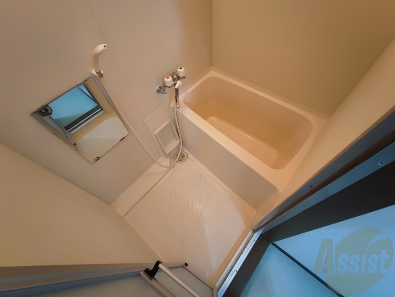 バス・シャワールーム　お風呂になります。一日の疲れを癒してくださいね。