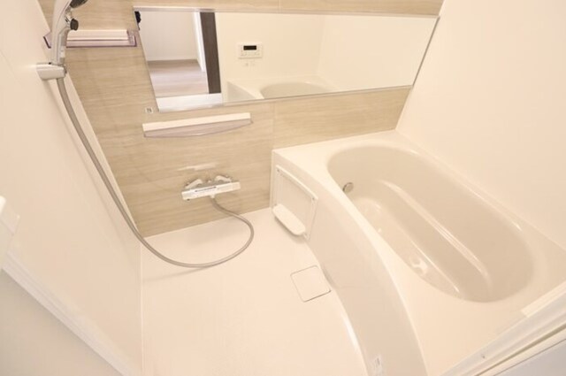 バス・シャワールーム　追い焚き給湯式浴室