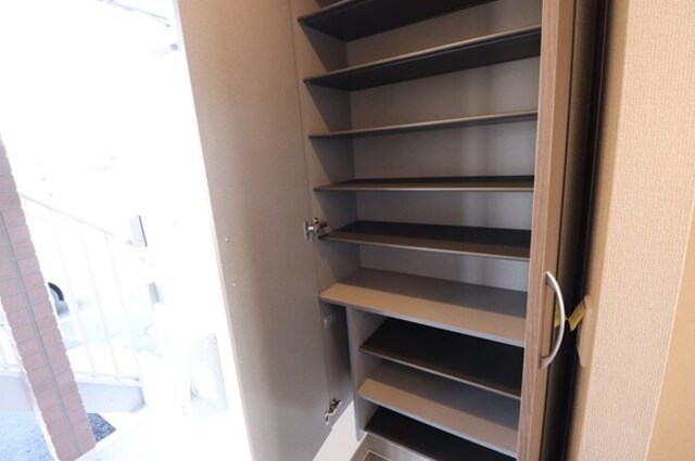 玄関　トールタイプの姿見付シューズボックス