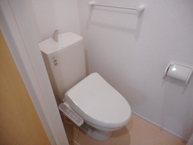 トイレ　同一施工会社同一仕様写真