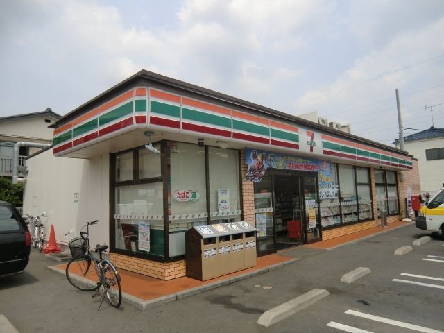 コンビニ　セブンイレブン（コンビニ）まで770m