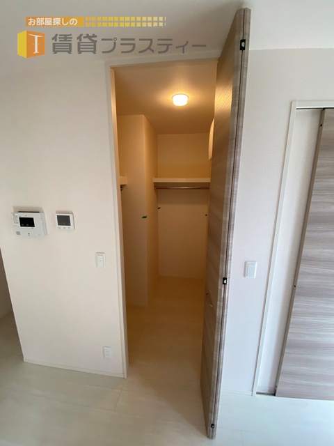 収納　しっかり入るウォークインクローゼットです。