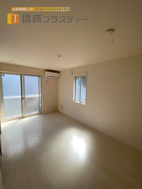 居室・リビング　２面採光で風通しの良いお部屋です。