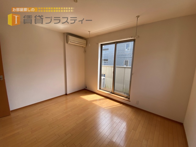 居室・リビング　日当たり良好の明るいお部屋です。