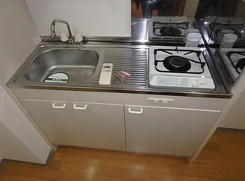 キッチン　別部屋の画像を使用しております。