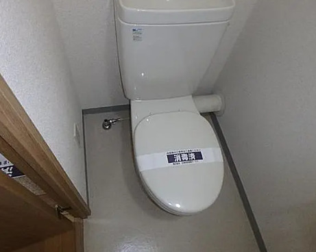 トイレ　別部屋の画像を使用しております。