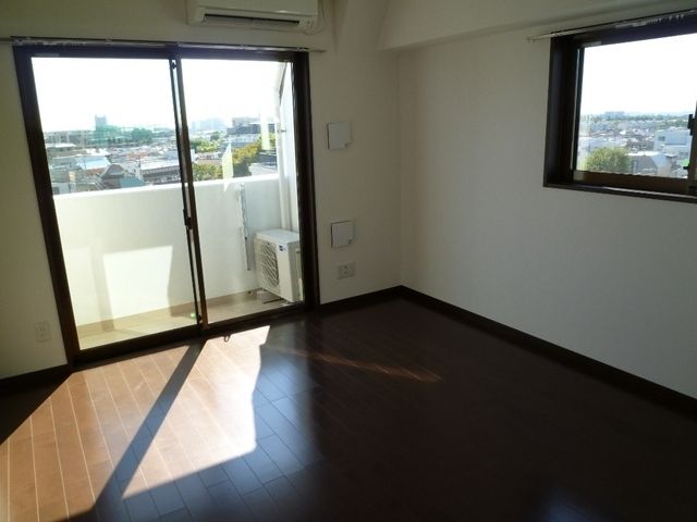 居室・リビング　★洋室★角部屋の写真です★