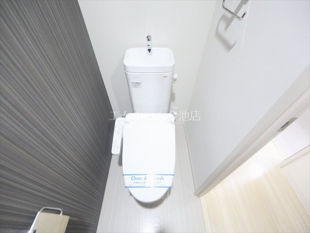 トイレ　温水洗浄便座付トイレ
