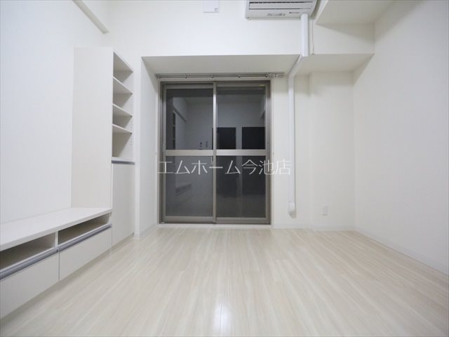 その他部屋・スペース　洋室7.1帖　エアコン付　バルコニーに面しています