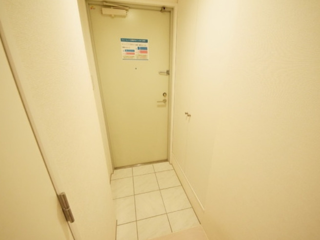 玄関　別部屋の画像を使用しております。