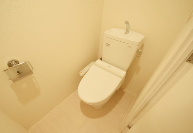 トイレ　別部屋の画像を使用しております。