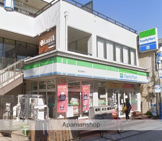 コンビニ　ファミリーマート（コンビニ）まで647m