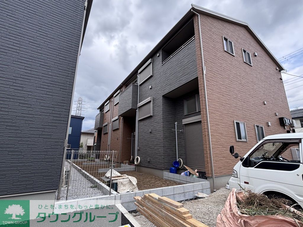 建物外観　駐車場