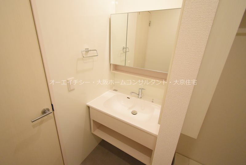 洗面設備　参考写真は同施工会社の別物件