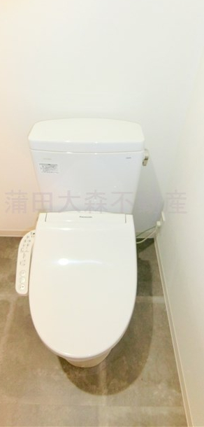 トイレ　温水洗浄便座付きのトイレ
