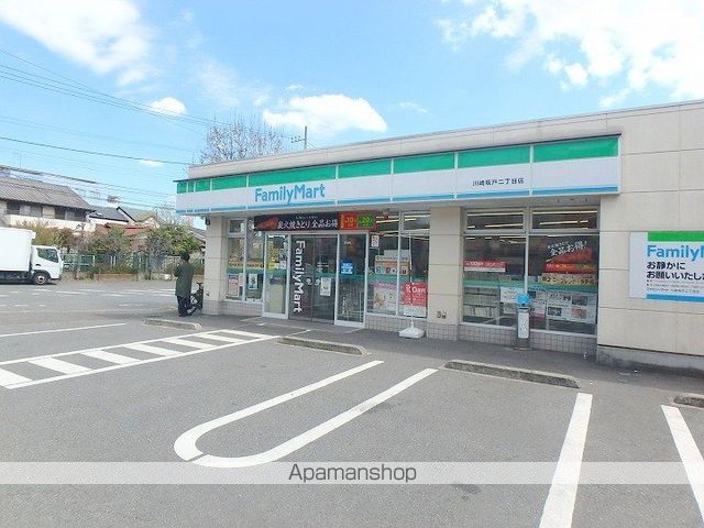 コンビニ　ファミリーマート（コンビニ）まで427m