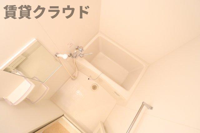 バス・シャワールーム　コンパクトで使いやすいお風呂です