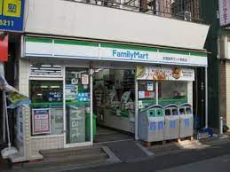 コンビニ　ファミリーマート衣屋読売ランド駅前店（コンビニ）まで608m