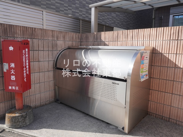 その他共有部分　蓋つきのゴミ置き場あります。衛生的ですね♪