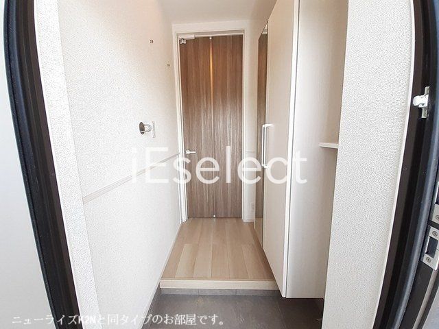 玄関　※同仕様の画像の為、実際とは異なります