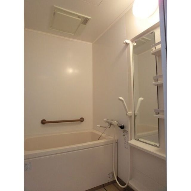 バス・シャワールーム　【浴室】※別階数のお部屋になります。