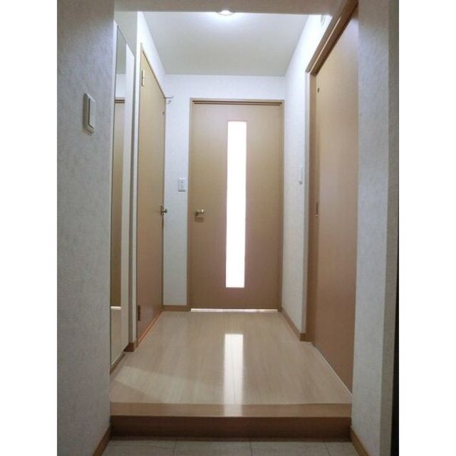 玄関　【玄関】※別階数のお部屋になります。