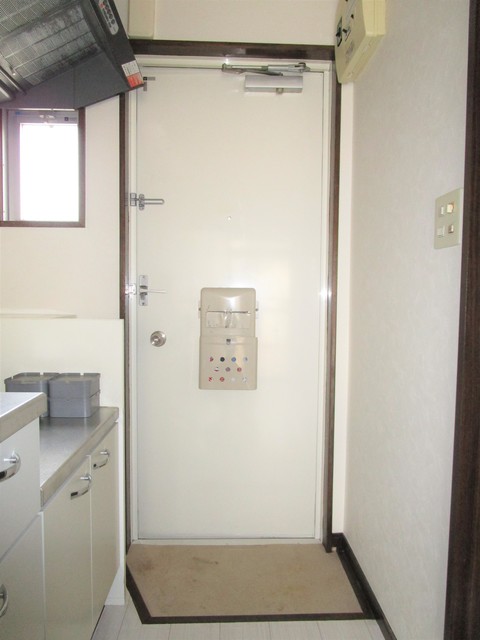 玄関　別号室の参考写真になります。