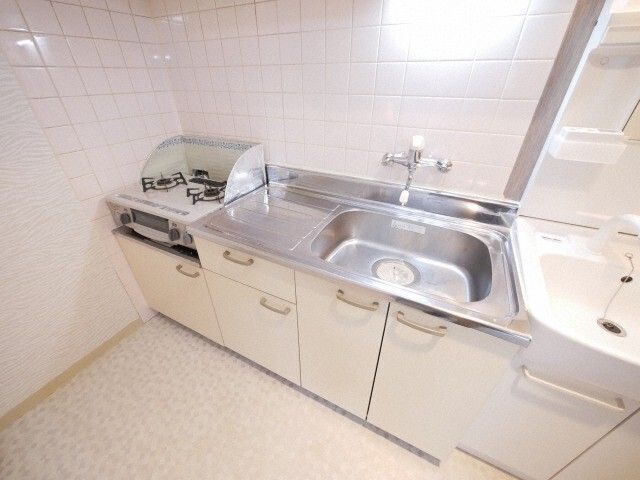 キッチン　※写真は４階同号室です。