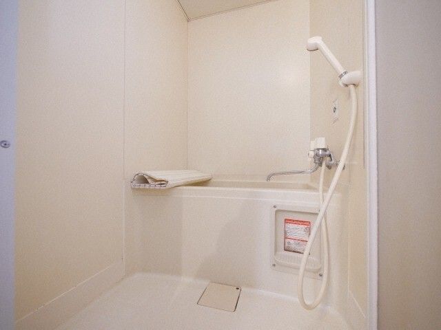 バス・シャワールーム　※写真は４階同号室です。