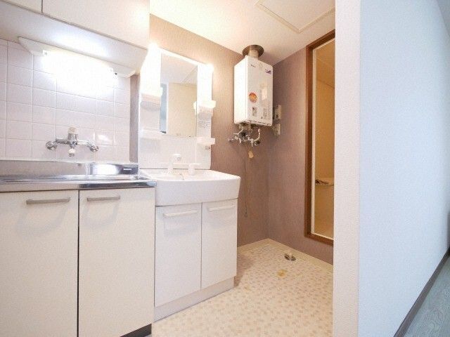 洗面設備　※写真は４階同号室です。