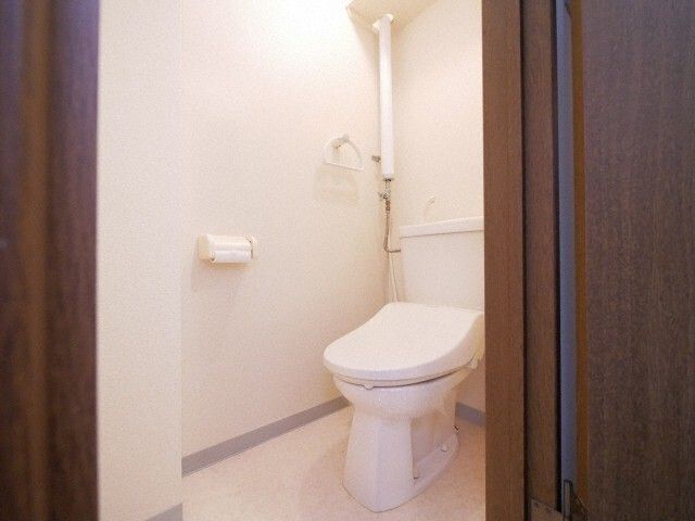 トイレ　※写真は４階同号室です。