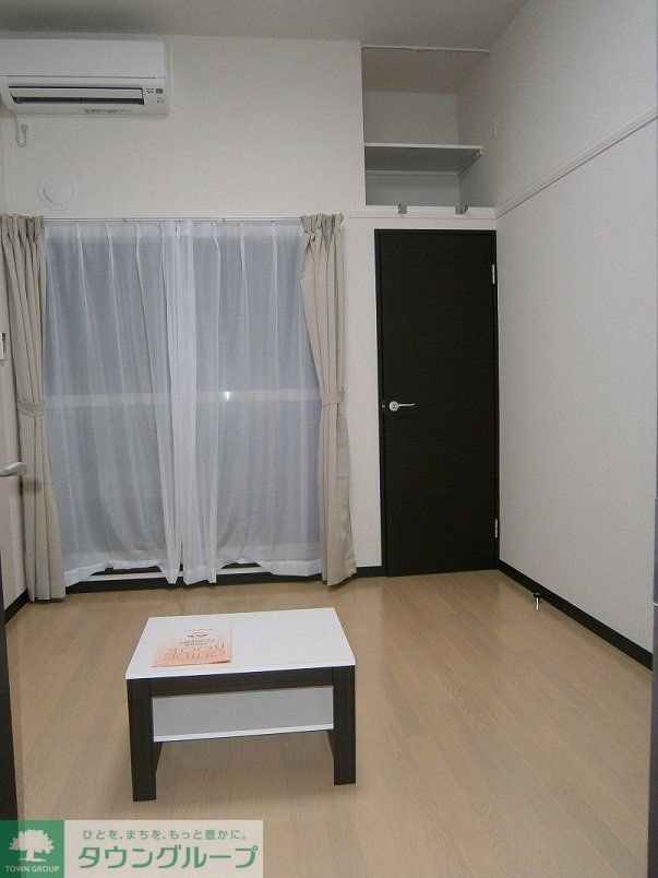 収納　玄関側からの撮影