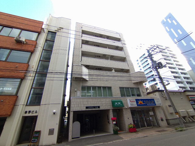 建物外観　札幌市中央区南１条西「リベルティ大通」