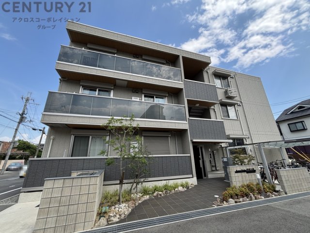 建物外観　オートロックで外部の人間が簡単に出入りできないため安心です！