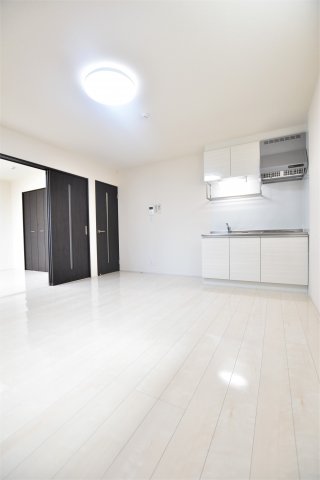 居室・リビング　同施工会社、別物件の写真となります。ご参考までにご覧ください