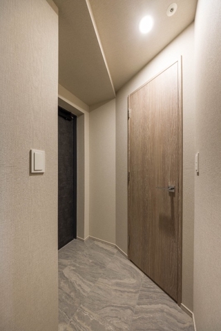 玄関　※別部屋の参考写真です。