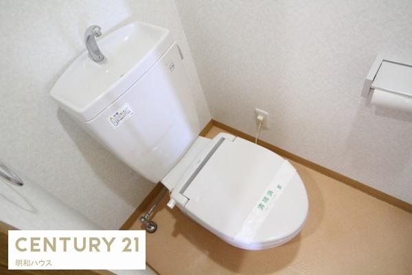 トイレ　暖房便座完備のトイレです♪