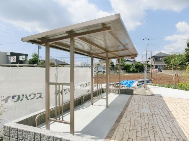 その他　屋根付きの駐輪場です