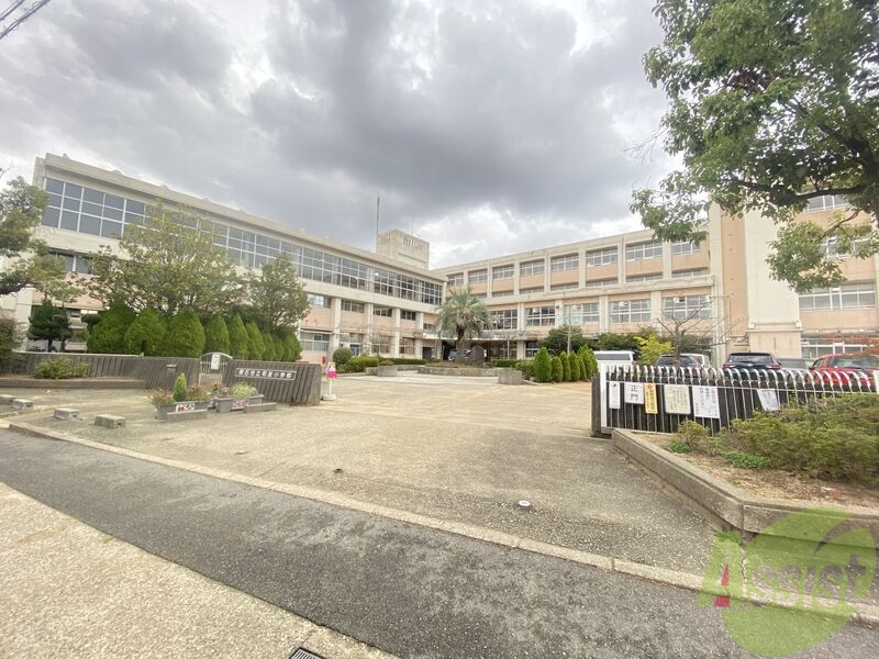 小学校　明石市立和坂小学校（小学校）まで1077m