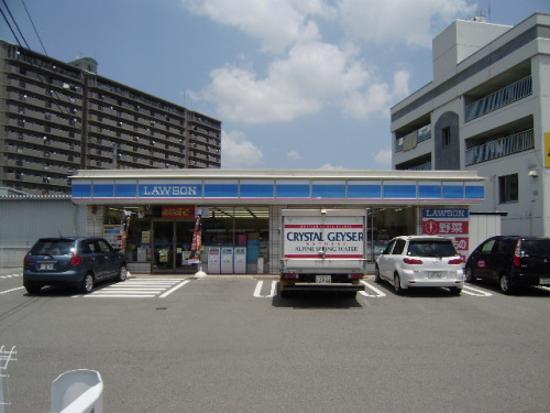 コンビニ　ローソン西条御条店（コンビニ）まで305m