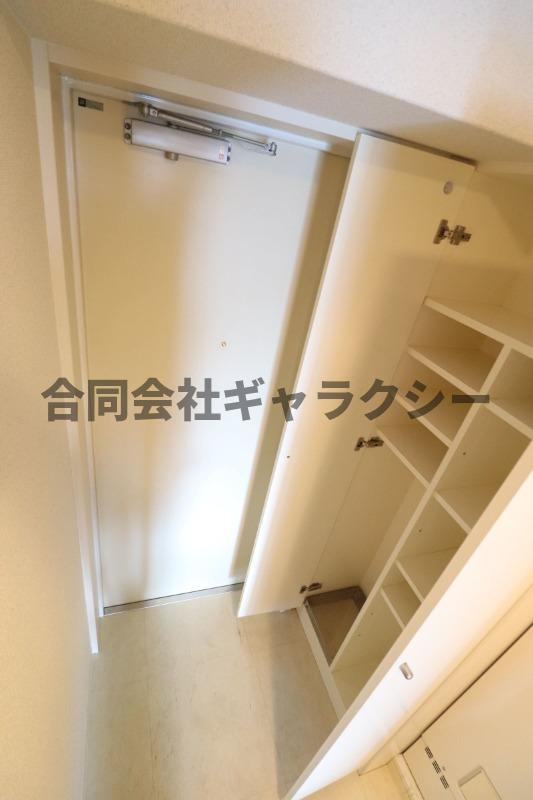 玄関　大きな玄関収納