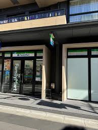 コンビニ　ファミリーマート 西小山駅前店（コンビニ）まで158m