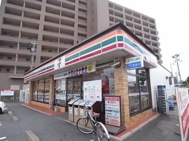 コンビニ　セブンイレブン　大芝2丁目（コンビニ）まで447m