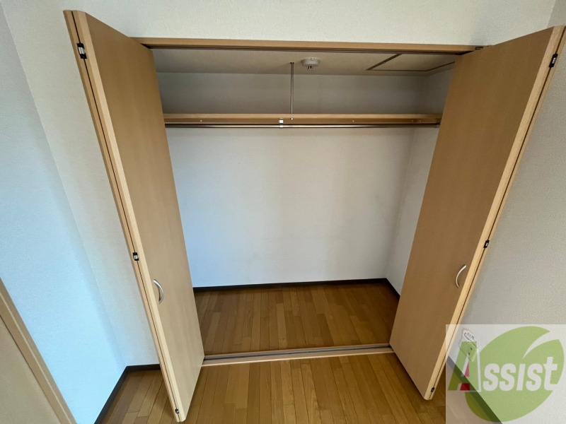 収納　寝室にあったクローゼット。荷物がたくさんあっても大丈夫。