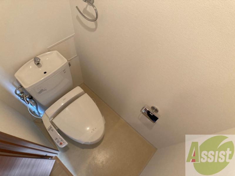 トイレ　ウォシュレット機能がついたトイレです。安心して使用できます。