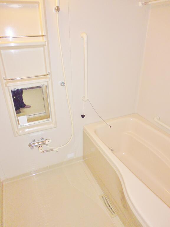 バス・シャワールーム　参考用に同タイプの部屋の写真を掲載しています。