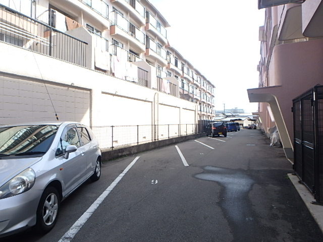 駐車場　駐車場