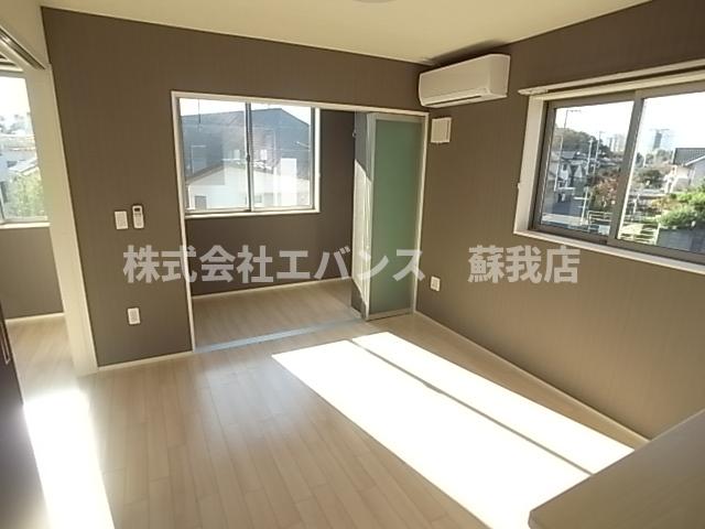 居室・リビング　こちらのリビングで趣味の時間をお楽しみください