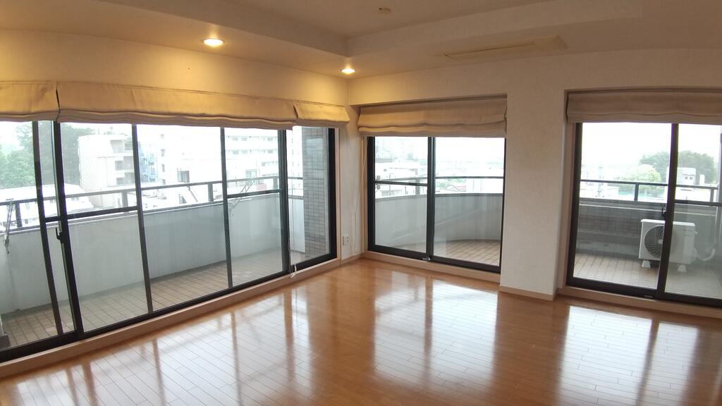 ガーデンハウス富ヶ谷の居間写真