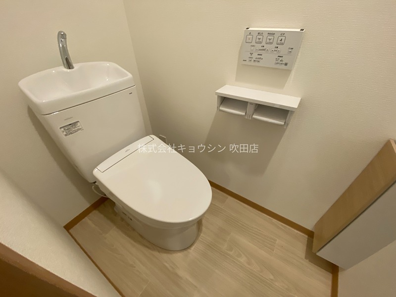 地下鉄御堂筋線 江坂駅 徒歩10分 10階建 新築のトイレ写真